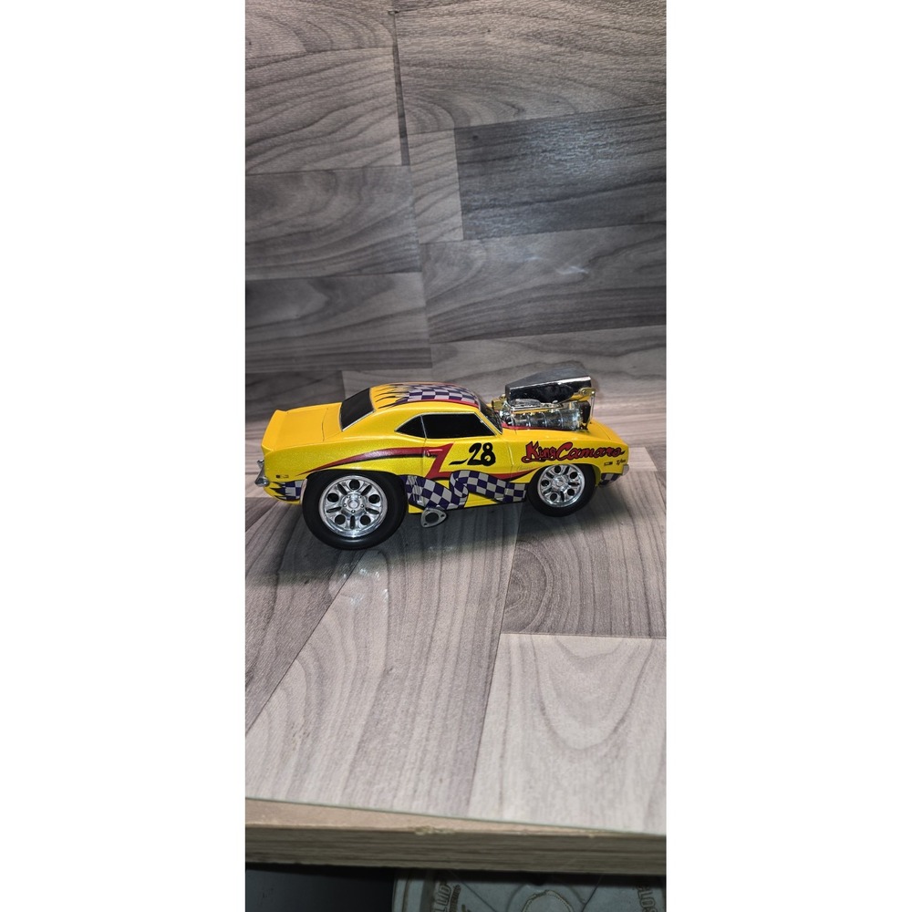 69 Camaro Mega Graphic #28 King Camaro Yellow 1:18 sc. Mus. Mach. No Box